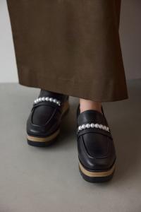 Платформа с жемчужной цепочкой