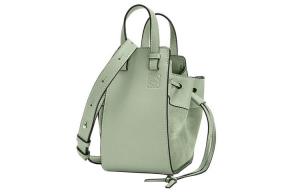 LOEWE Миниатюрная женская сумка из зернёной телячьей кожи светло-зелёного цвета