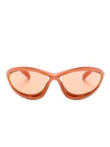 Prada Eyewear солнцезащитные очки PRA23S в оправе 'кошачий глаз', оранжевый