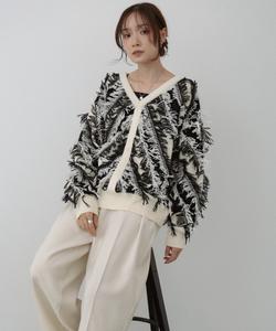 Топ из ворсистой ткани, тянущейся в двух направлениях (спереди и сзади).