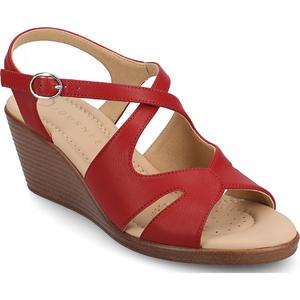 Сандалии на танкетке Kedzie II от Journee, красного цвета