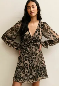 Платье для дня с абстрактным узором и v-образным вырезом New Look, Brown Pattern