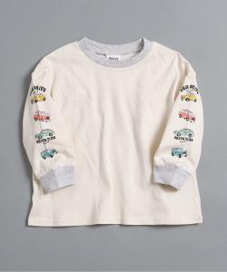 Эксклюзивная футболка с принтом на рукаве, доступная только в интернете.