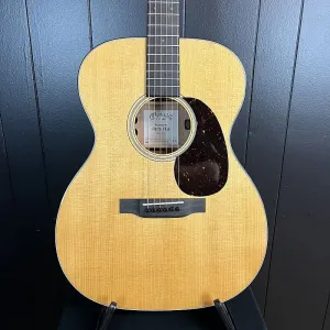 Martin 000E Retro Plus Махагон, натуральный тонирование старения, мягкий чехол. 337