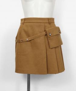 Юбка с боковыми складками и клатчем