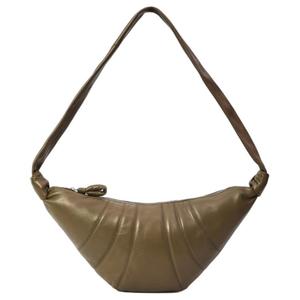 Lemaire Овчинная сумка-круассан на плечо среднего размера женская в тёмном хаки