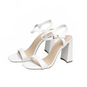 Женские босоножки на блочном каблуке белого цвета Bamboo, белый