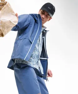 Водонепроницаемая, дышащая, компактная куртка Rainpack Pro с капюшоном, состоящая из 2,5 слоев ткани.