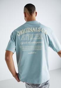 Футболка с принтом JORSANTORINI BACK SS CREW NECK Jack & Jones, цвет gray mist