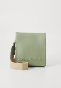 Сумка кросс-боди Coccinelle MYRTHA MAXI LOG, Greenery/Green