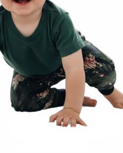 TiNY TRENDSETTER Детские облегающие спортивные штаны с рисунком "Леопард в джунглях"