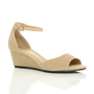 Сандалии из искусственной замши с ремешком на щиколотке на средней танкетке AJVANI, нюд