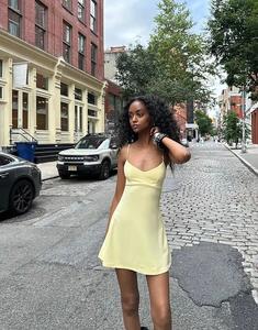 Мини-платье Bershka Strappy желтого цвета