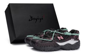 Кроссовки NB 703 Outdoor Performance, женские, низкие, цвет черный/розовый New Balance