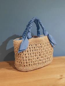 Вязаная сумка-шоппер с узором «Подвесная лента»