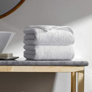 Набор из 2 полотенец для ванны H by Frette Simple Border — роскошное белоснежное банное белье. Включает 2 полотенца (27 x 54 дюйма) / 100% хлопок.