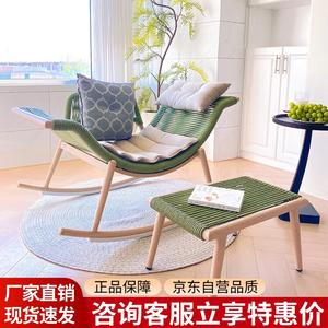 Дизайнерское плетеное кресло-качалка из массива дерева с пуфом для ног (Скандинавский стиль)