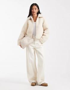 Потертая короткая куртка из борда цвета экрю