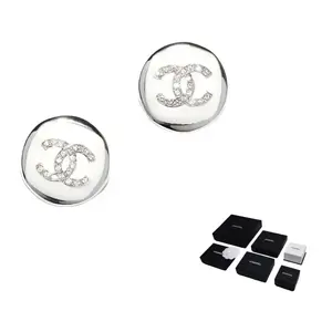 CHANEL Серебряные металлические серьги-гвоздики для женщин