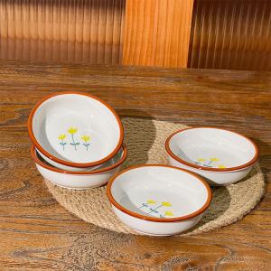 Ceramics Керамический набор посуды с простым подглазурным декором, чаши и тарелки с узором горной хризантемы, палочки для еды, подарочный комплект из 2 предметов с тарелками 10 см