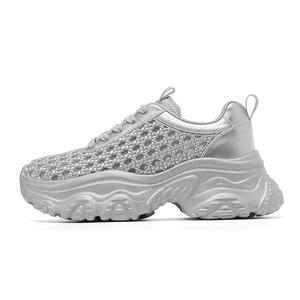 VAEL Модные китайские трендовые кроссовки для женщин с амортизацией, устойчивые к истиранию, дышащие, с полным покрытием, на низкой платформе, массивные, серебристые, цвет Silver
