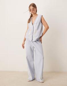 Широкие брюки из сирсакера с вышивкой в синюю полоску Asos Design