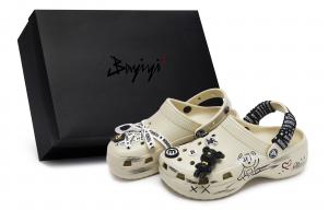 Crocs Классические женские туфли-сабо на платформе, цвет "косточка", белые, черные