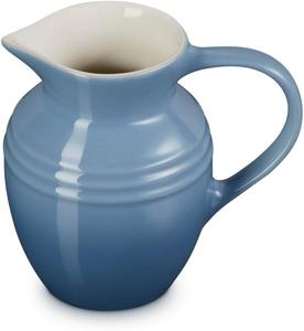 Небольшой классический керамический кувшин для сока Le Creuset, 0,6 л, цвет шамбре