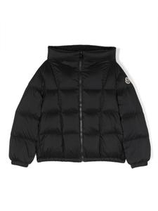 Moncler Enfant пуховик с капюшоном и нашивкой-логотипом, черный