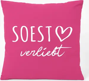 Подушка для дивана "Soest in Love" от Hellweg Printing Office, 40x40 см, с хлопковым наполнителем цвета фуксии, сувенир Soest Hellweg Druckerei
