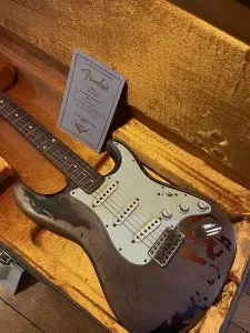 Fender Custom Shop Rory Gallagher Tribute Stratocaster в цвете 3-цветный солнцезащитный распыл