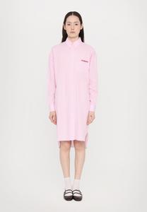 Платье-рубашка GINGHAM LOGO SHIRT DRESS Fiorucci, светло-розовый