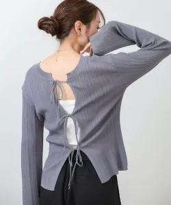 Кардиган, связанный в двух направлениях, с лентами спереди и сзади.