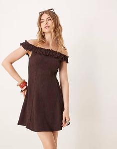 Мини-платье с оборками и вырезом-бардо ASOS DESIGN шоколадного цвета