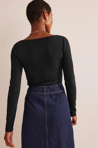 Футболка Essential из джерси с воротником-лодочкой Boden, черный