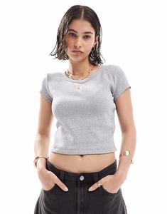 Детская футболка в рубчик с тканым лейблом Calvin Klein Jeans серого цвета