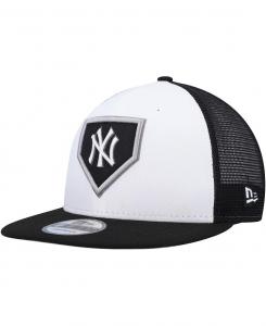Мужская бело-черная кепка Snapback New York Yankees 2022 Clubhouse Trucker 9FIFTY New Era