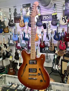Squier Affinity Series Starcaster Deluxe, гриф из клена, окраска Sienna Sunburst