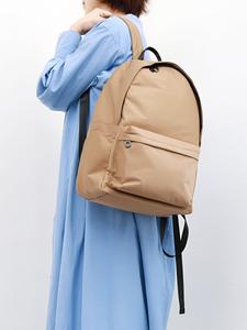 Универсальный рюкзак с 11 карманами для тех, кто ценит простоту.