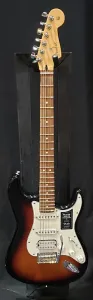 Fender Player Stratocaster HSS с грифом из Pau Ferro 2018 - 2021, 3-цветный Sunburst