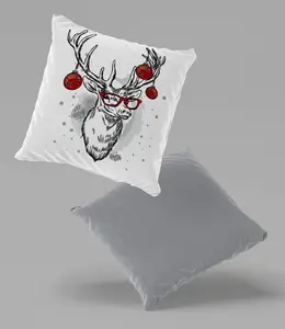 Подушка велюровая PREMIUM с изображением оленей, 40 х 40 см. Декоративная, с наполнителем, для гостиной, спальни или в качестве рождественского подарка. 5made