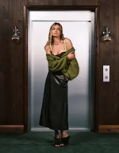 Шоколадная пышная юбка миди со швами из искусственной кожи Vero Moda