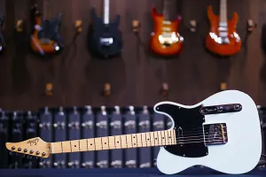 Suhr Classic T в цвете Sonic Blue с звукоснимателем Asato