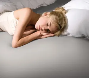 Простыня на резинке Bella Donna Premium La Piccola, серебристый цвет, размер 140х210-220см Formesse