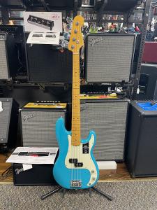 Басс гитара Fender American Professional II Precision Bass with Maple Fretboard Miami Blue