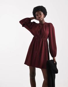 Мини-платье Wednesday's Girl в фактурную клетку с завязками красного цвета