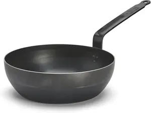 Сковорода De Buyer из углеродистой стали, толщина стенки 2 мм, диаметр 24,1 см, рабочая поверхность 16,5 см, пригодна для использования в духовке, не содержит PFAS, PFOA и PFOS, произведена во Франции