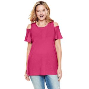 Женщина в женской футболке больших размеров с короткими рукавами и открытыми плечами Woman Within, цвет Raspberry Sorbet