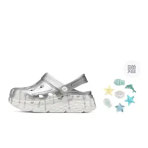 Skechers Фоумс Клогс женские бело-серебристые - бело-серебристые+подарок, цвет White Silver+Giveaway