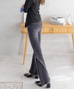 Джинсовые брюки средней посадки с бахромой и расклешенной юбкой